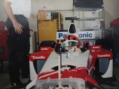 O teste que você nunca viu: o dia em que Hélio Castroneves pilotou (e impressionou) na F1