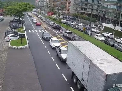 Fim de ano movimentado: rodovias para o litoral de SP têm trânsito intenso nesta sexta-feira