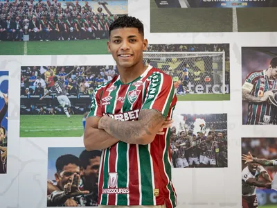 Fluminense anuncia contratação do volante Hércules, que assina contrato até o fim de 2029