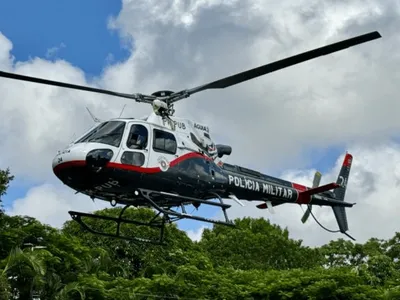 Helicóptero da PM resgata quatro crianças de afogamento em praia do litoral de SP