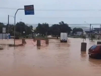 Fortes chuvas causam alagamentos e danos em Guaratinguetá