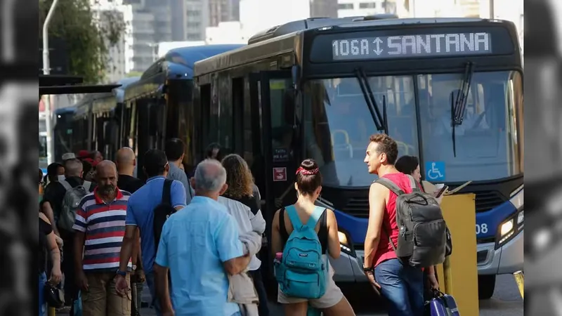 Justiça dá 48 horas para Prefeitura de SP explicar aumento da tarifa de ônibus para R$ 5