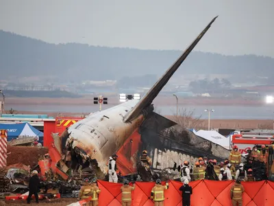 Apenas duas pessoas são resgatadas com vida após explosão de avião na Coreia do Sul