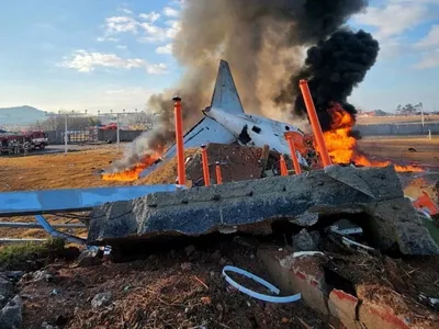 Avião sai da pista e bate em aeroporto na Coreia do Sul; há pelo menos 179 mortos, diz agência