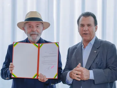 Lula assina decreto que eleva salário mínimo para R$ 1.518