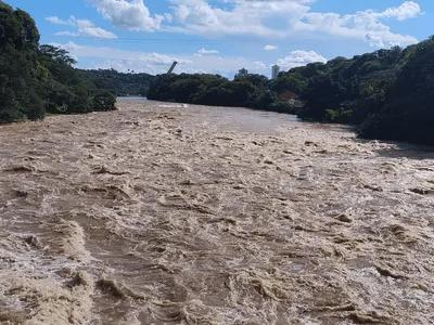 Rio Piracicaba atinge nível de emergência após fortes chuvas na região