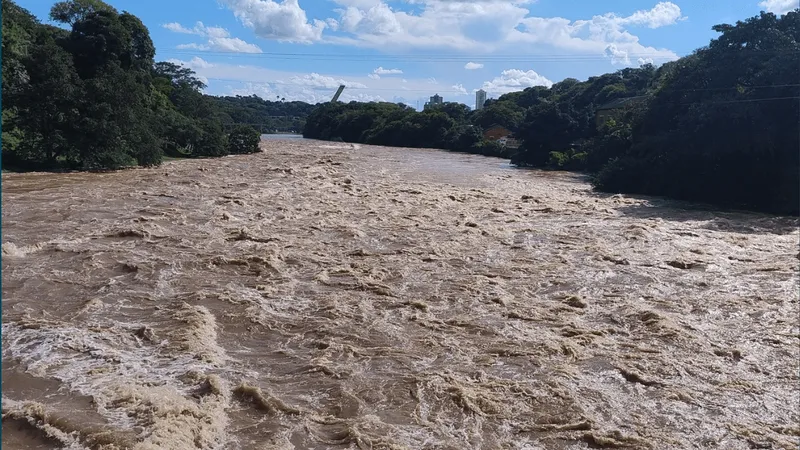 Rio Piracicaba atinge nível de emergência após fortes chuvas na região