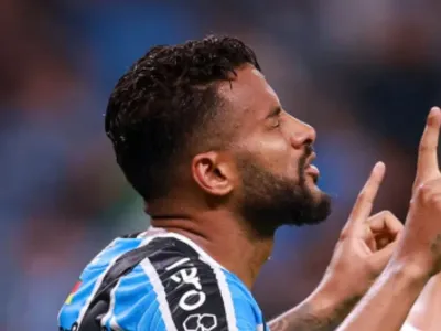 Reinaldo se despede do Grêmio: 'Orgulho por ter defendido o clube e saio pela porta da frente'