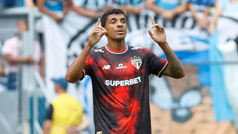 São Paulo anuncia renovação de contrato com volante Luiz Gustavo