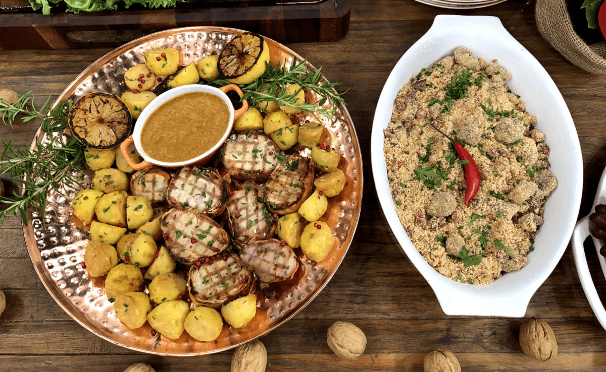 Medalhão suíno ao molho de mostarda e mel com batatas na manteiga e farofa de banana | Band Receitas