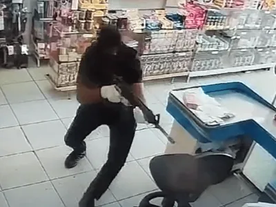 VÍDEO: homem é executado com tiros de fuzil dentro de supermercado em Rio Claro