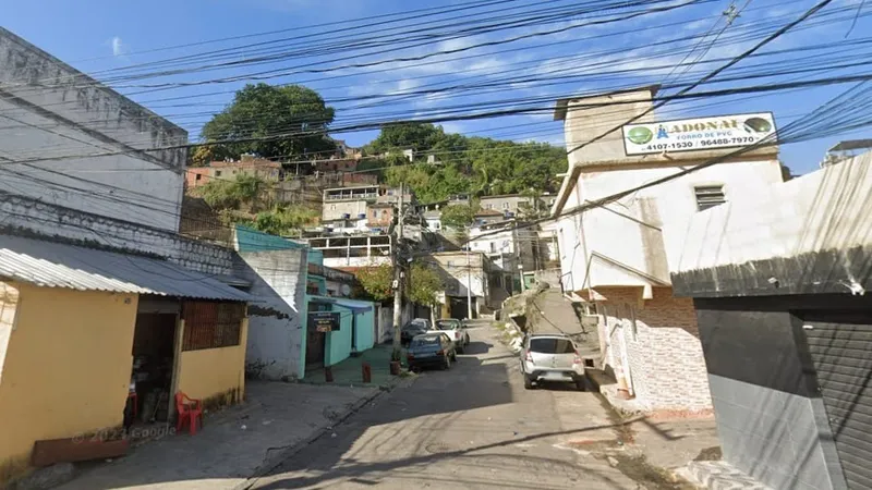 Ônibus é usado para bloquear Avenida Marechal Rondon após morte de mulher baleada