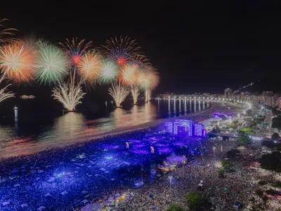 Rio celebra Réveillon 2025 com festa histórica na Praia de Copacabana