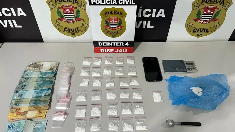 Homem é preso com porções de droga dentro de casa em Jaú