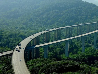 Sistema Anchieta-Imigrantes têm lentidão e congestionamento na volta para SP