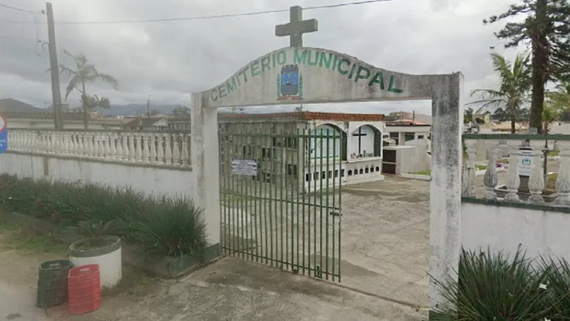 Ossadas humanas e gatos congelados são encontrados em sala do cemitério de Matinhos