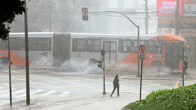 Campinas continua em estado de observação para as chuvas nesta sexta-feira (3)