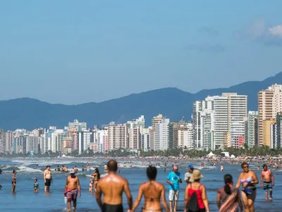 Praia Grande: 7 mil pessoas foram atendidas com sintomas de virose em 48 horas, diz prefeito