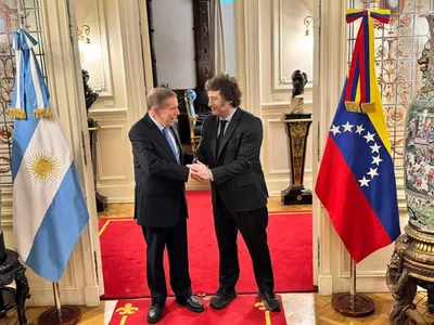 Edmundo González, opositor do regime na Venezuela, se reúne com Javier Milei na Argentina