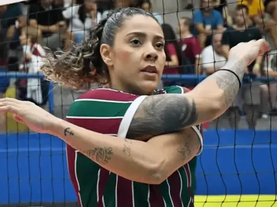 Oposta Ariane comemora sucesso no vôlei pelo Fluminense