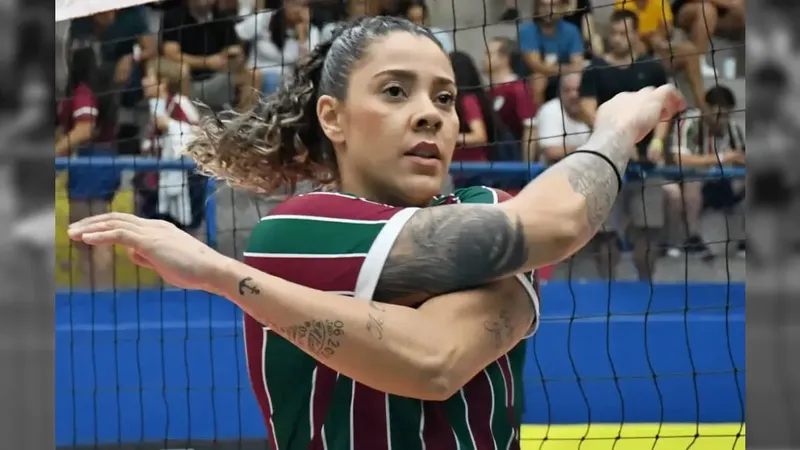 Oposta Ariane comemora sucesso no vôlei pelo Fluminense