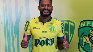 Reinaldo, ex-Grêmio, é apresentado pelo Mirassol