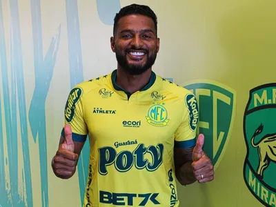 Reinaldo, ex-Grêmio, é apresentado pelo Mirassol