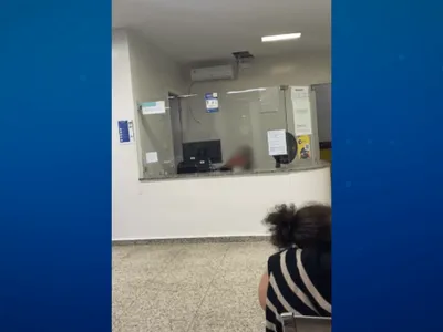 Servidora é flagrada dormindo em recepção de hospital em Brasília