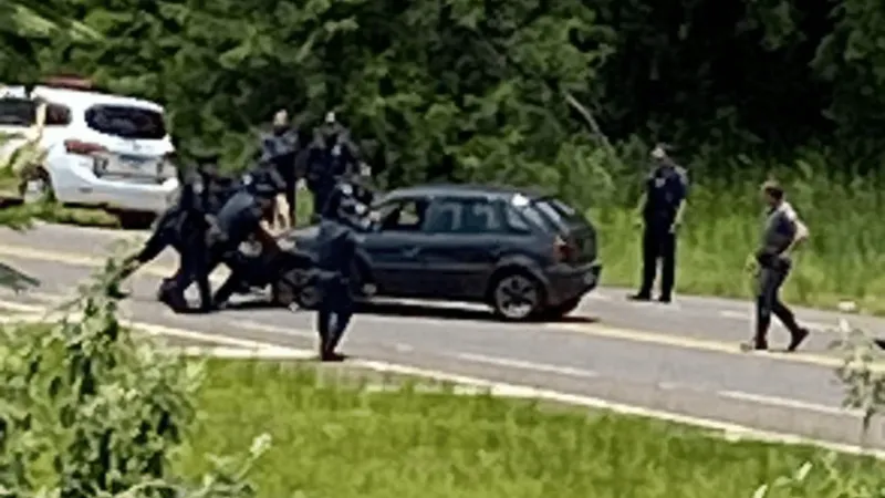 Mulher tenta escapar de abordagem e acaba presa pela Guarda Municipal