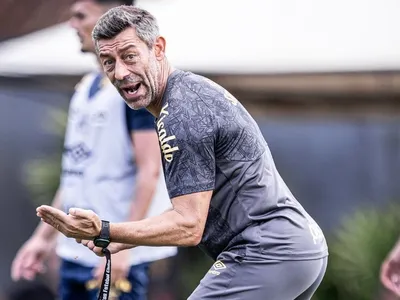 Pedro Caixinha exalta filosofia ofensiva e quer jogadores com 'fome de ganhar' no Santos