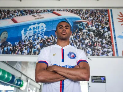 Bahia anuncia a contratação do volante Erick, ex-Athletico