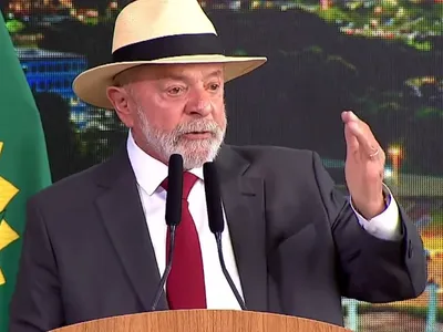 'É possível construir Forças Armadas com propósito de defender soberania nacional', diz Lula