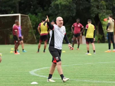 Zanardi diz que recebeu abraço de presidente da FPF após polêmica com o Corinthians