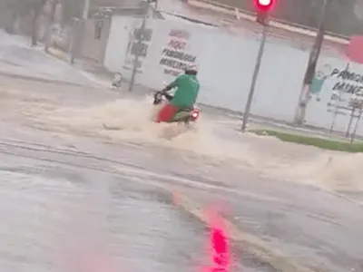 Motociclista é encontrado morto após ser arrastado por enxurrada em Goiás