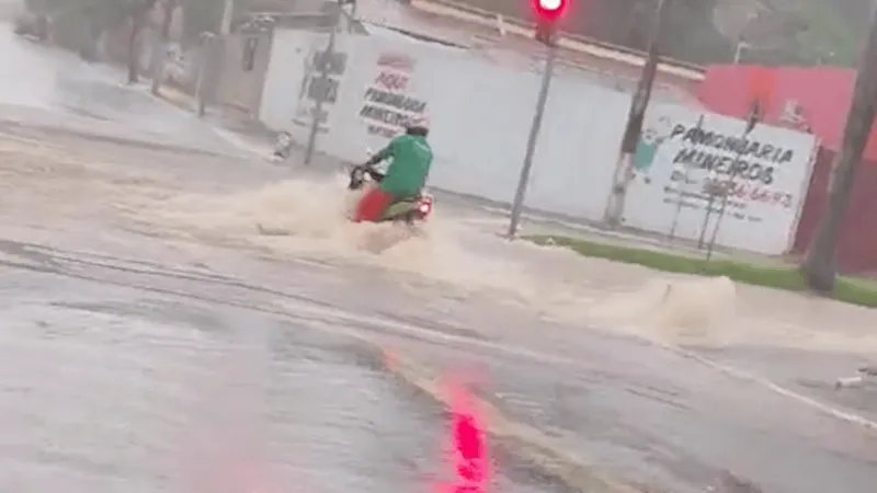 Motociclista é encontrado morto após ser arrastado por enxurrada em Goiás