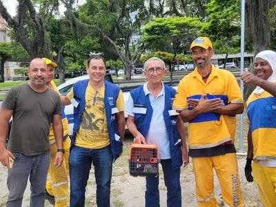 Gato preso em tubulação há dois dias é resgatado na Zona Sul do Rio