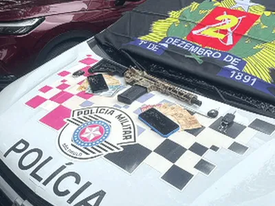 PCC: bandido em fuga atira fuzil de carro e é preso na zona leste de São Paulo