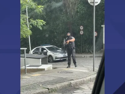 Policiais entram na Fiocruz para tentar localizar criminosos; tiro atingiu janela da fundação