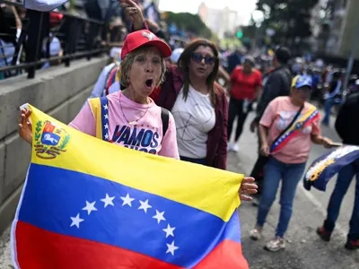 Às vésperas da posse de Maduro, oposição protesta e diz ter vencido eleições na Venezuela