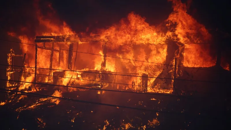 Ventos devem ganhar força e Los Angeles se prepara para piora em incêndios