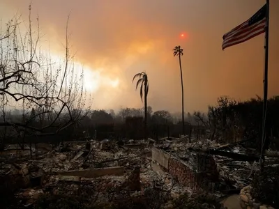 Polícia diz que prendeu suspeitos de saquear casas abandonadas durante incêndios em Los Angeles