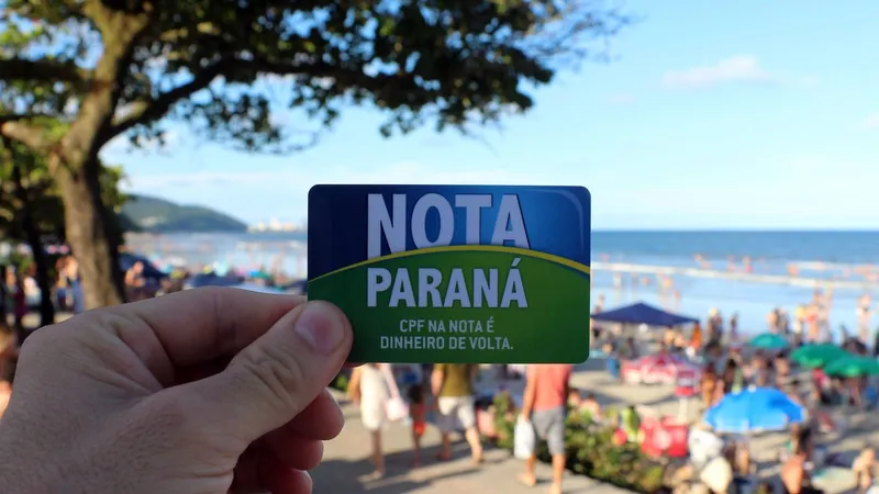 Nota Paraná entrega prêmios de R$ 1 mil para moradores de 42 cidades