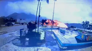 Vídeo mostra avião que saiu da pista explodindo e indo parar no mar em Ubatuba (SP)