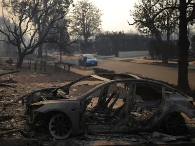 Xerife de Los Angeles descreve cenários de incêndios na Califórnia: "Bomba atômica"