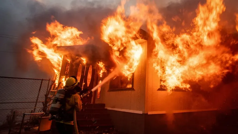 EUA: novos alertas de fuga são emitidos, sob ameaça de mais incêndios em Los Angeles