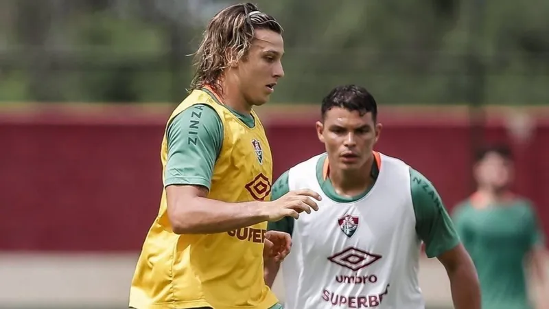 Cannobio assina contrato no Fluminense, treina e celebra 'passo muito grande na carreira'