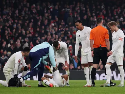 Gabriel Jesus se lesiona contra o Manchester United e sai de campo chorando