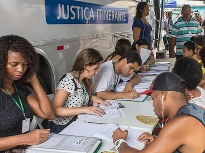 Ônibus do programa Justiça Itinerante retomam atividades para atender população do Rio