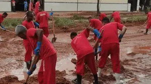 Presos ajudam na limpeza de Ipatinga após temporal que devastou cidade e matou 10