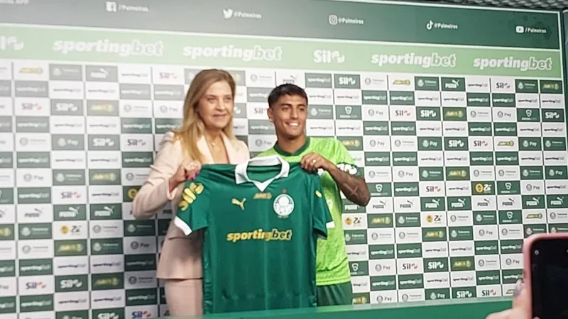 Facundo Torres é apresentado no Palmeiras; veja o número que vai usar